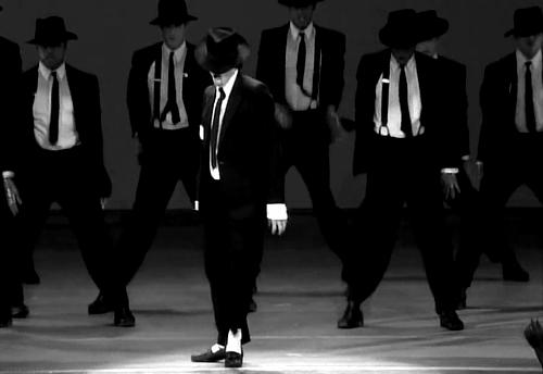 30多年前迈克尔杰克逊来中国,迈克尔杰克逊第一次去中国农村