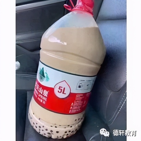 秋天的第一杯奶茶刷屏了什么梗,秋天的第一杯奶茶下一句