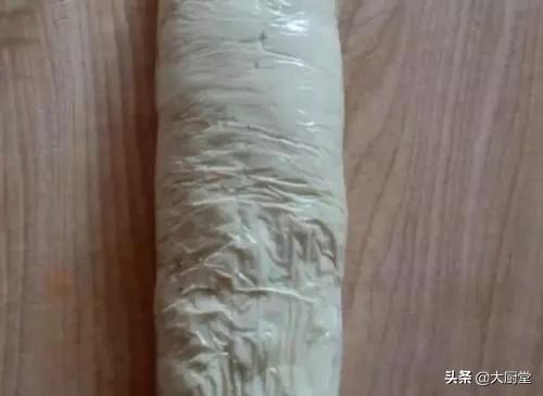 面粉怎么做油条不用鸡蛋和酵母粉,一碗面一个鸡蛋教你在家做油条