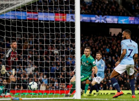 妖锋用搞笑进球告诉阿圭罗，运气来了闭上眼都能进球