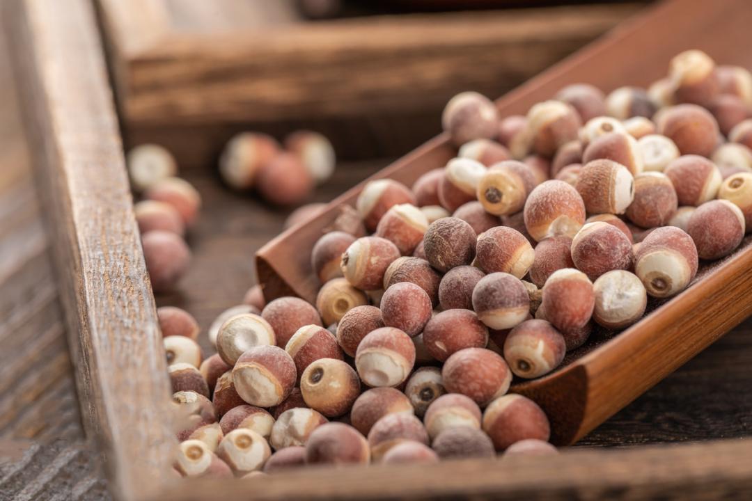 春夏之交，用好几个食疗方，浮肿、面黄、眼袋，轻松祛除