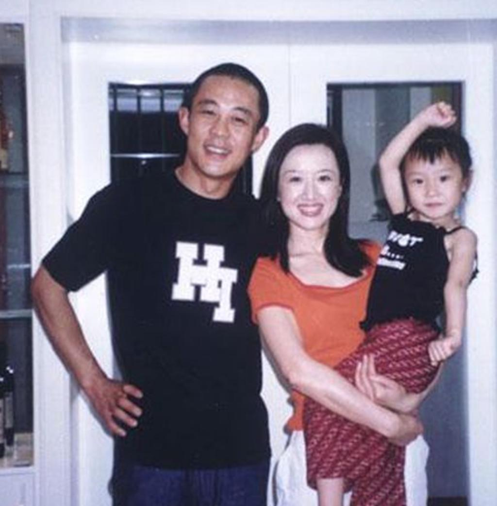 10位嫁给老大叔的女星,嫁给大爷的8位女星