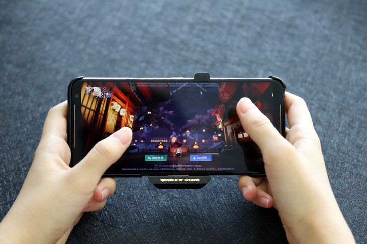 rog游戏手机5用后感受,用了五天的手机卖7500值吗