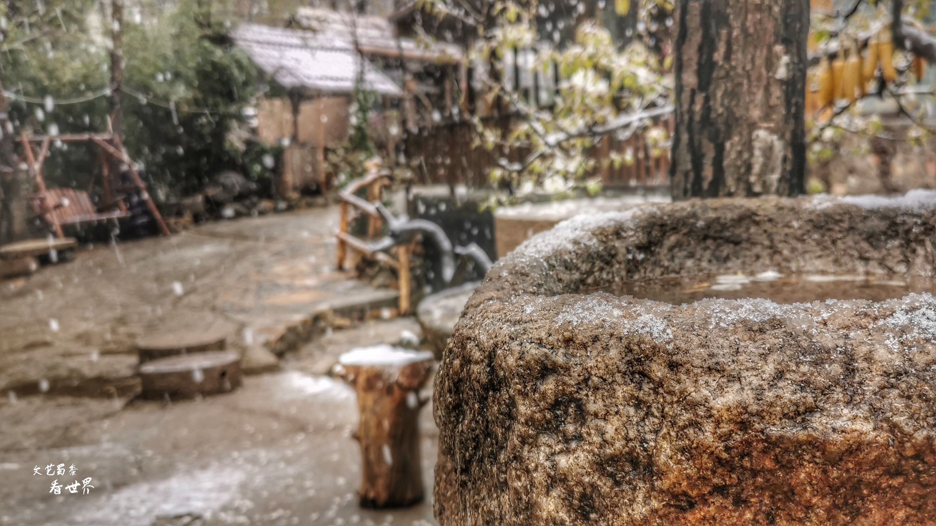 因《舌尖上的中国》而为人所知，刚刚的四月飞雪又让它美成了仙境