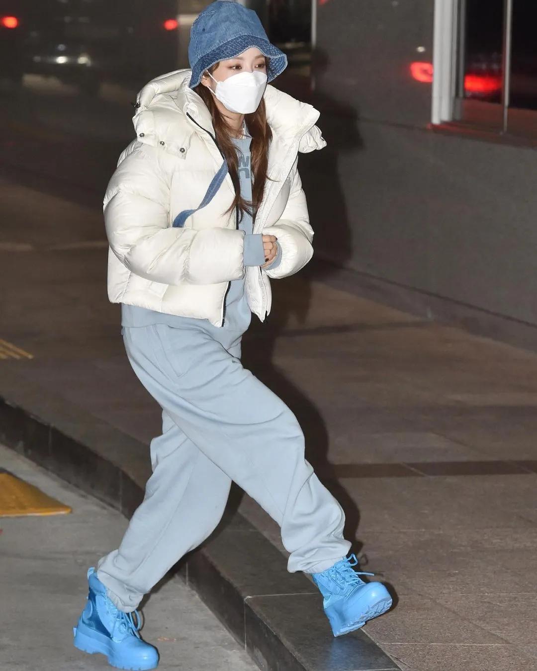 jennie穿搭冬香奈儿,求jennie同款衣服