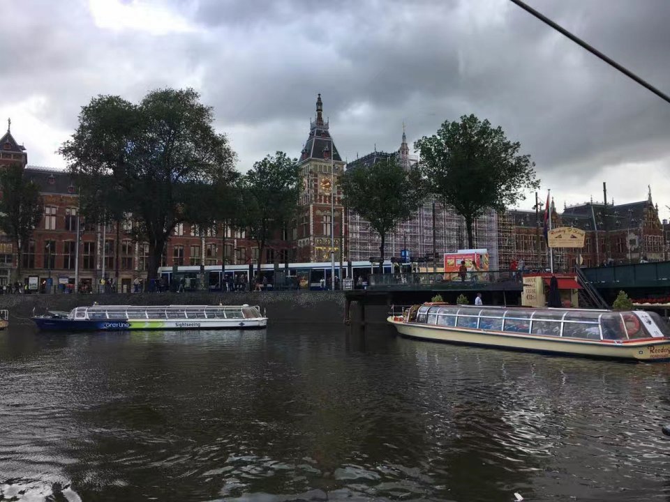 吸食*麻大**合法，*灯区红**明目张胆，荷兰为何还秩序井然，经济发达？