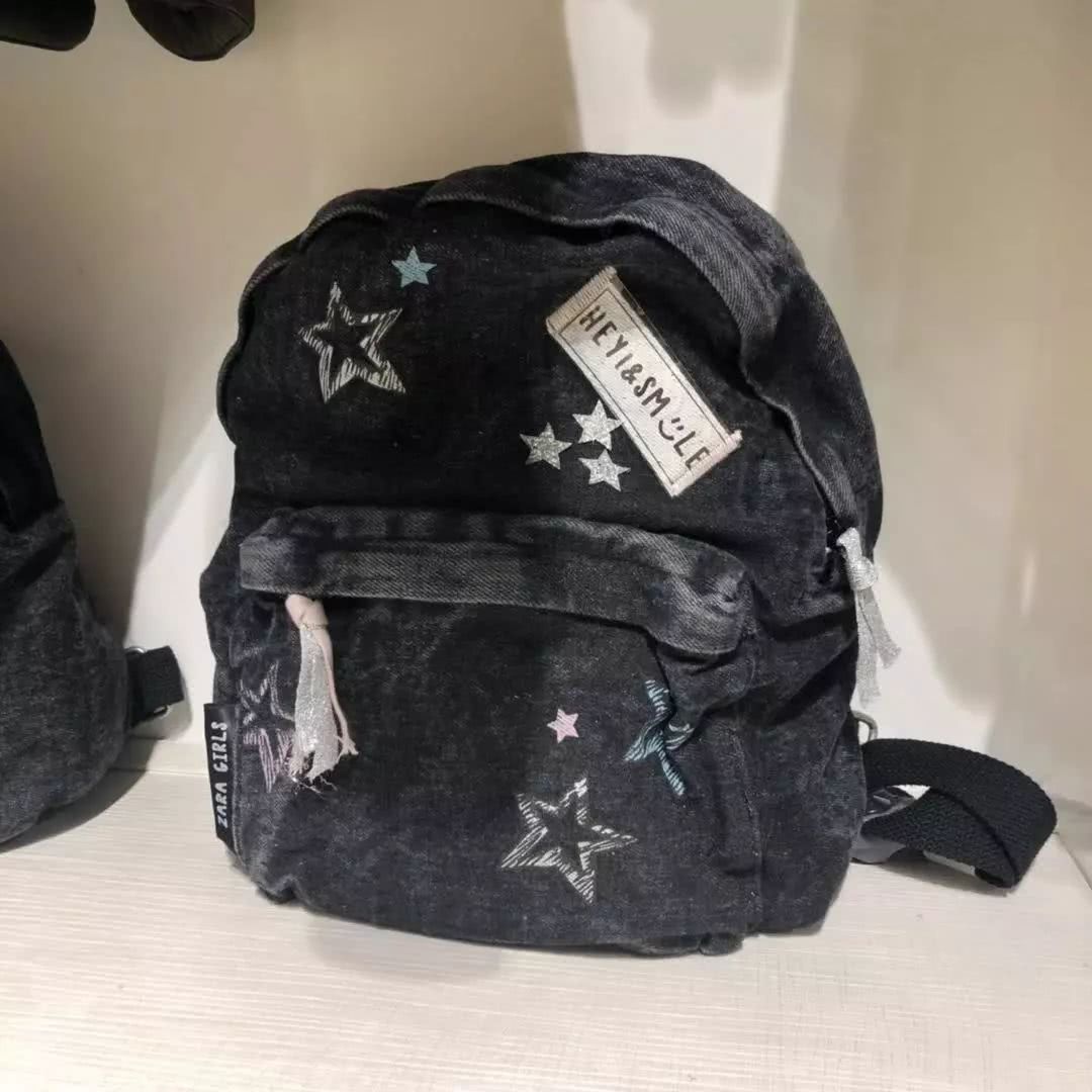 我带身高155的同事来到童装部，结果她逛疯了……