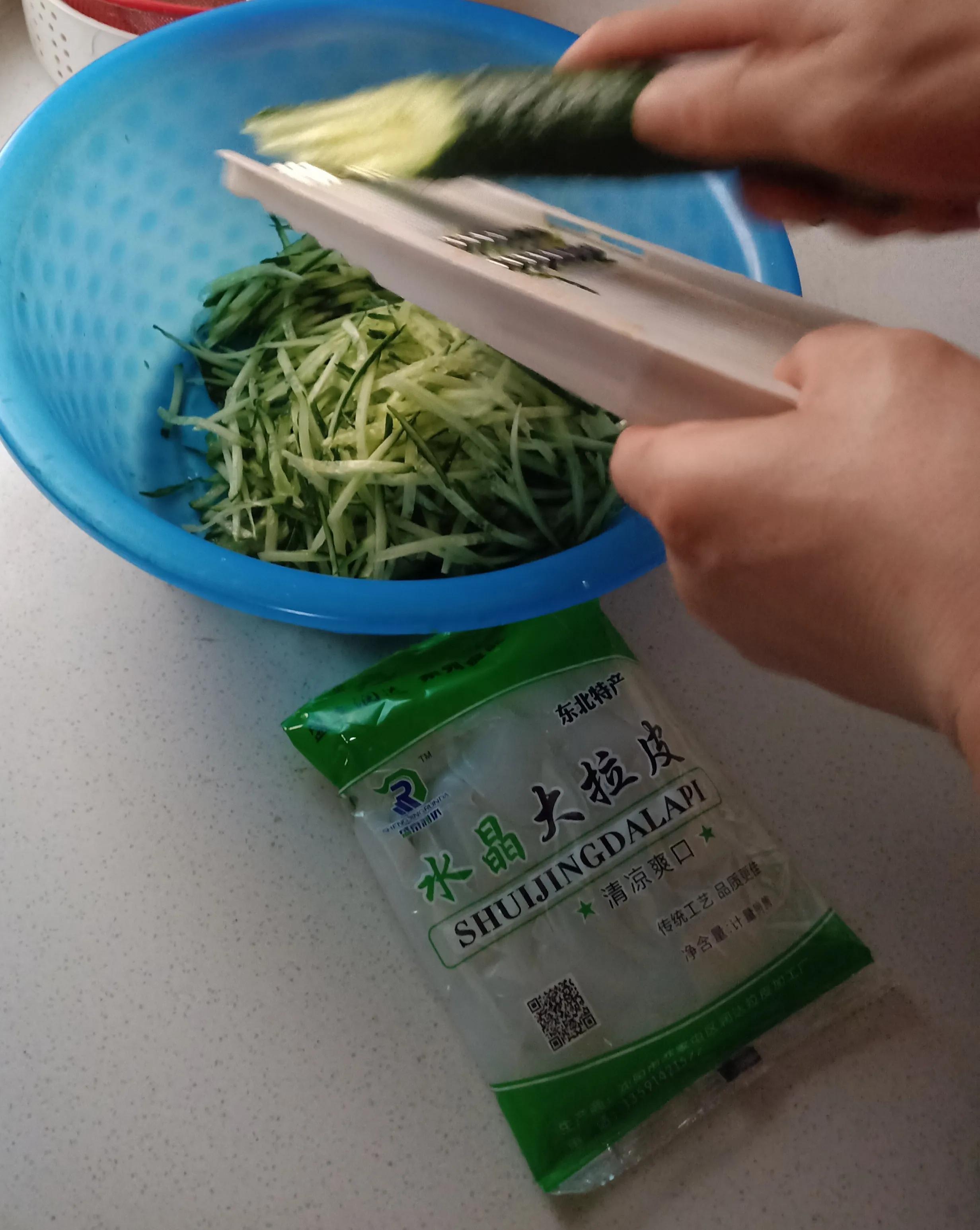 蒜薹白菜葫芦瓜拌面家常做法,蒜苔炒肉和西红柿鸡蛋泡饭