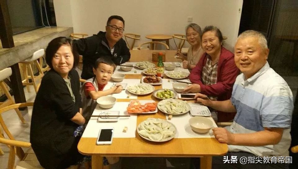 中秋节日记怎么写不少于300字,写假期期间中秋节是怎么过的作文