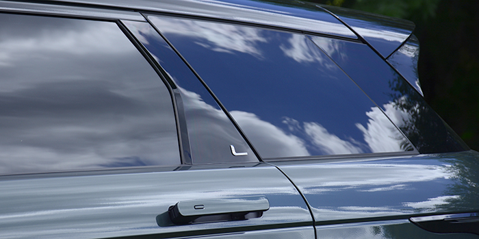 全系2.0t+8at,路虎揽胜极光l2024款对比揽胜运动