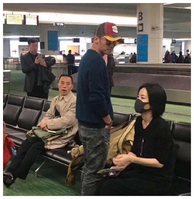 王菲谢霆锋合体想谈什么样的恋爱,王菲谢霆锋一反常态高调秀恩爱