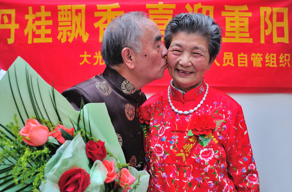 48岁头发白了怎样变黑最快最好,头发花白了有什么办法才能变黑