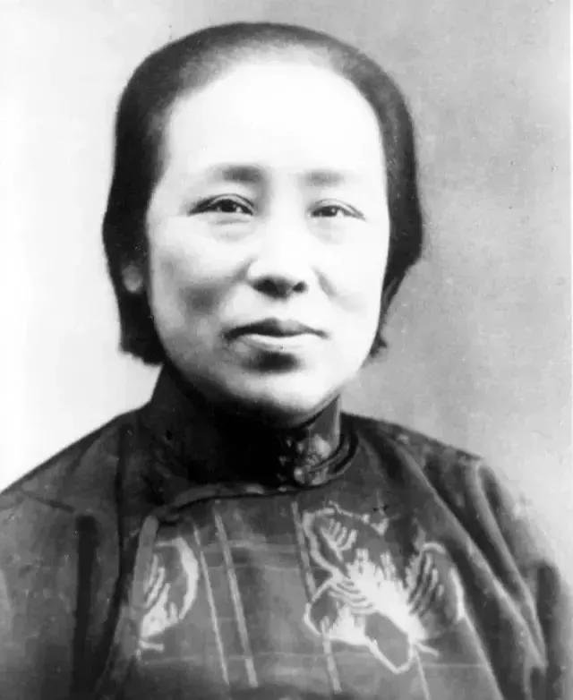 十位称为先生的女性,中国被尊称为先生的十位女性图片