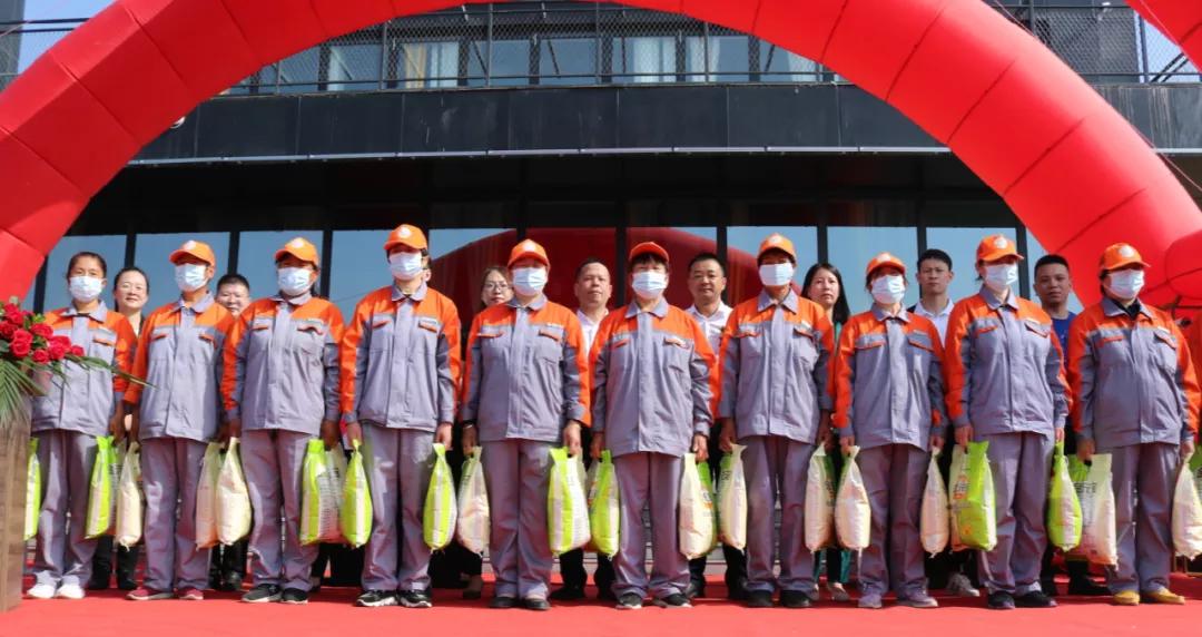 甬妈妈入驻南湖爱心捐赠仪式暨《甬帮融合热菜》新书发布成功举办