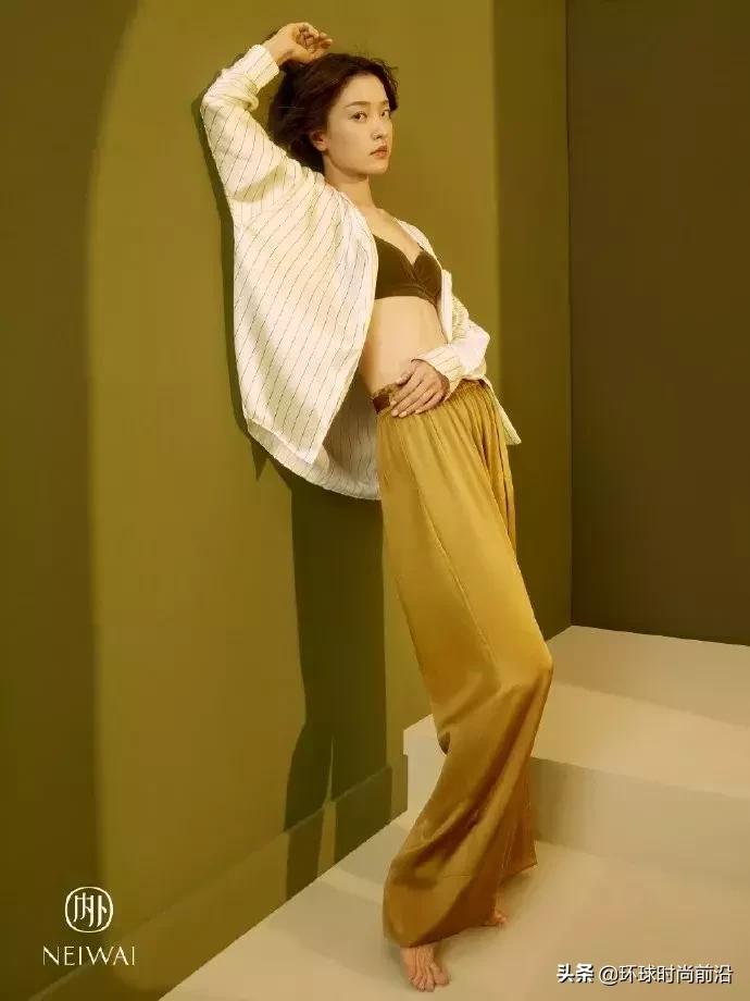 穿衣自由？雪莉不穿内衣被热议，你站雪莉还是内衣