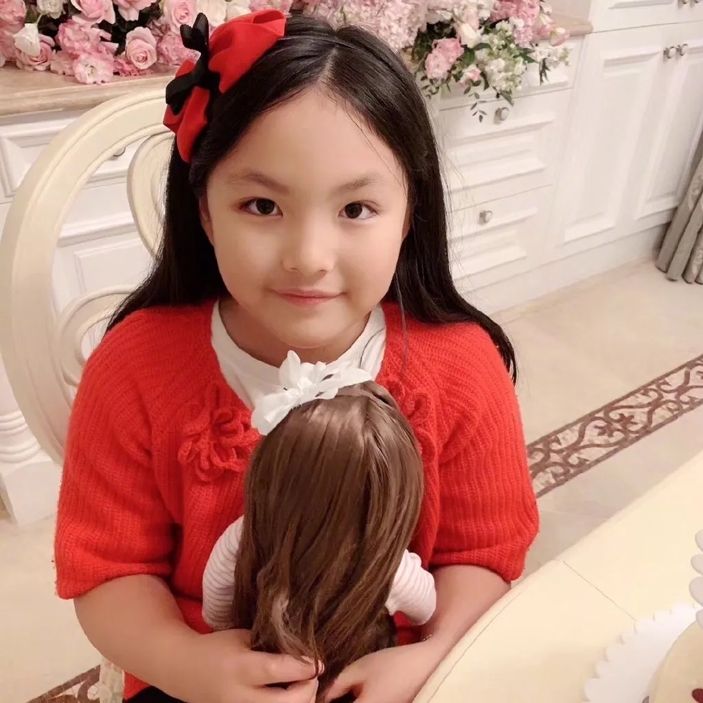 王诗龄戴的珠宝,王诗龄戴卡地亚手镯多少钱