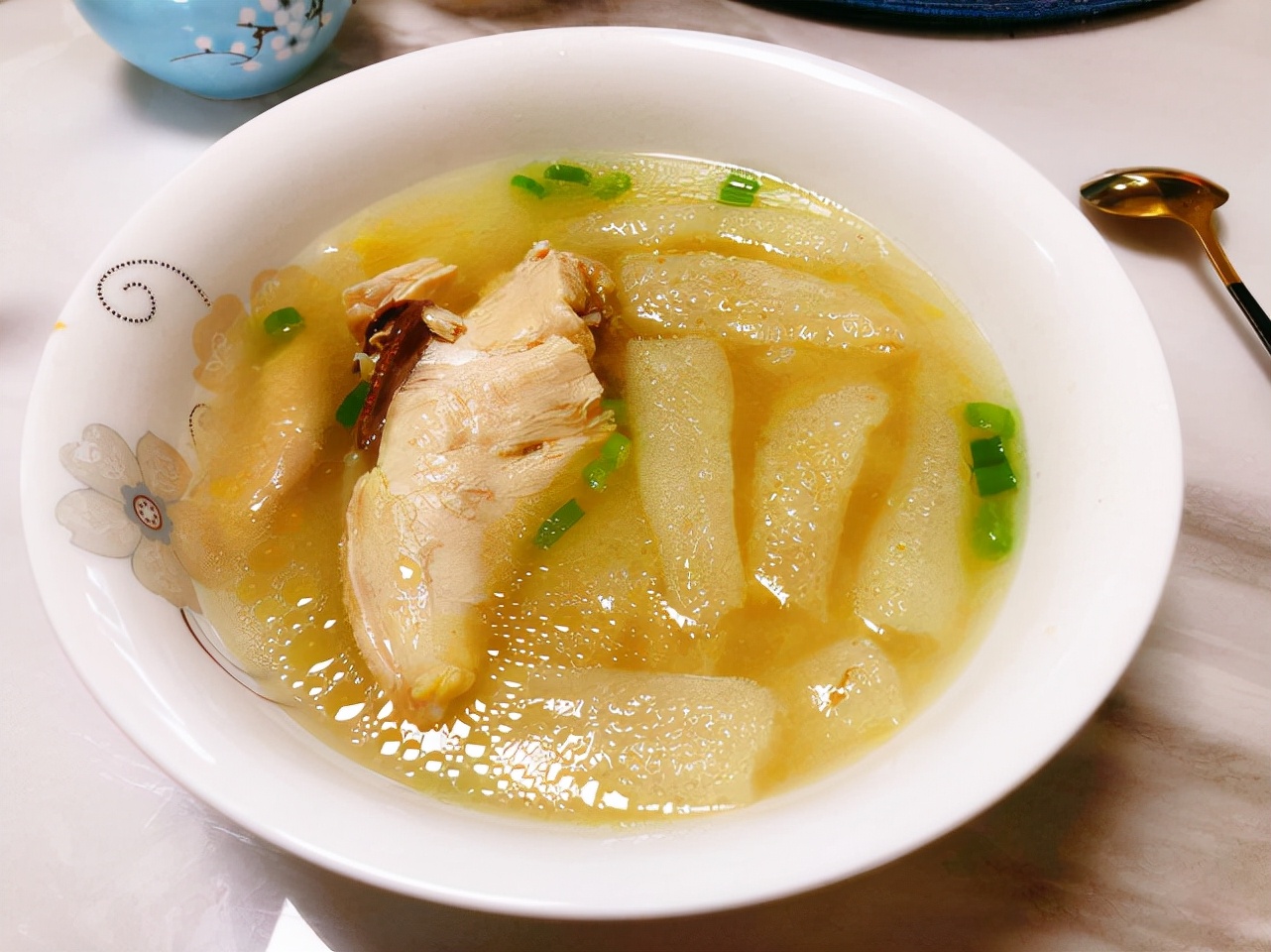 适合天冷喝的汤暖身又营养特好做,冬天多喝这汤鲜美又营养