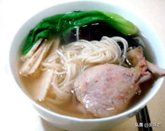 最简单热汤面的家常做法,热汤面的家常做法不辣