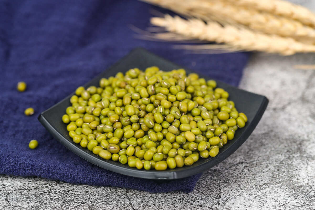 绿豆汤怎么煮才能煮得又白又软,想煮出碧绿的绿豆汤怎么煮才可以