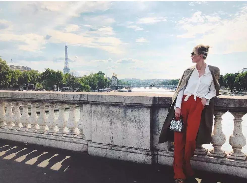 发朋友圈的女人高情商,高级的女人朋友圈应该发什么