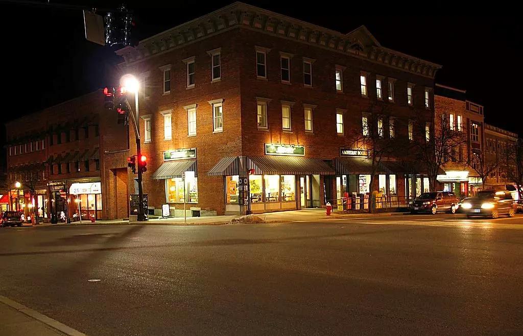 孩子去美国留学，排名前十的美国大学城你知道吗？