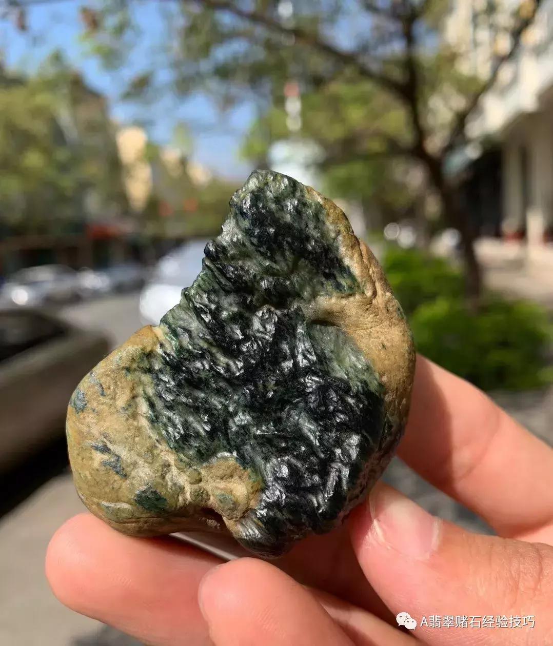 翡翠的颜色越浓越好吗,翡翠的光泽度等级区别