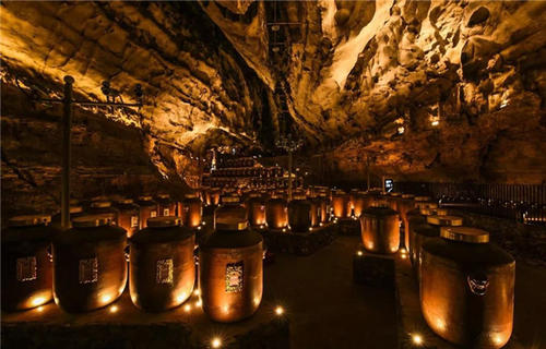 43度飞天茅台和青花郎,青花郎中国两大酱香白酒之一