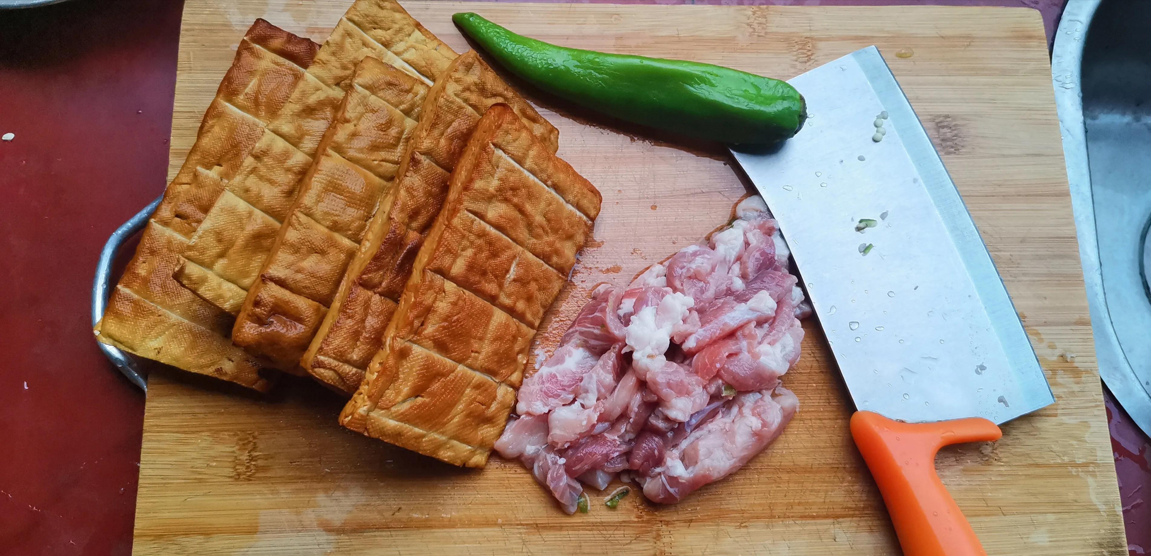 大蒜香干炒肉片,香干炒肉片做法