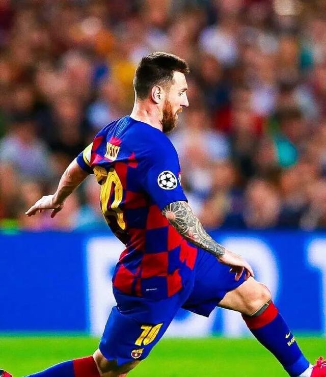 梅西眼里满是留恋,梅西错失单刀望眼欲穿的眼神