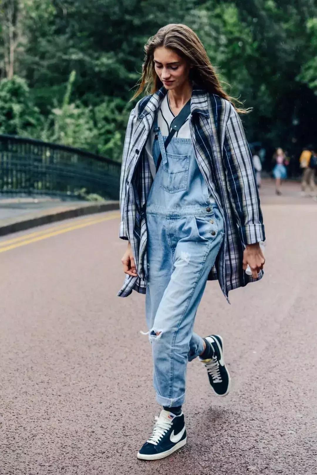 藏肉利器背带裤，时髦精人手一条！4大热门款4组搭配方案，请收好