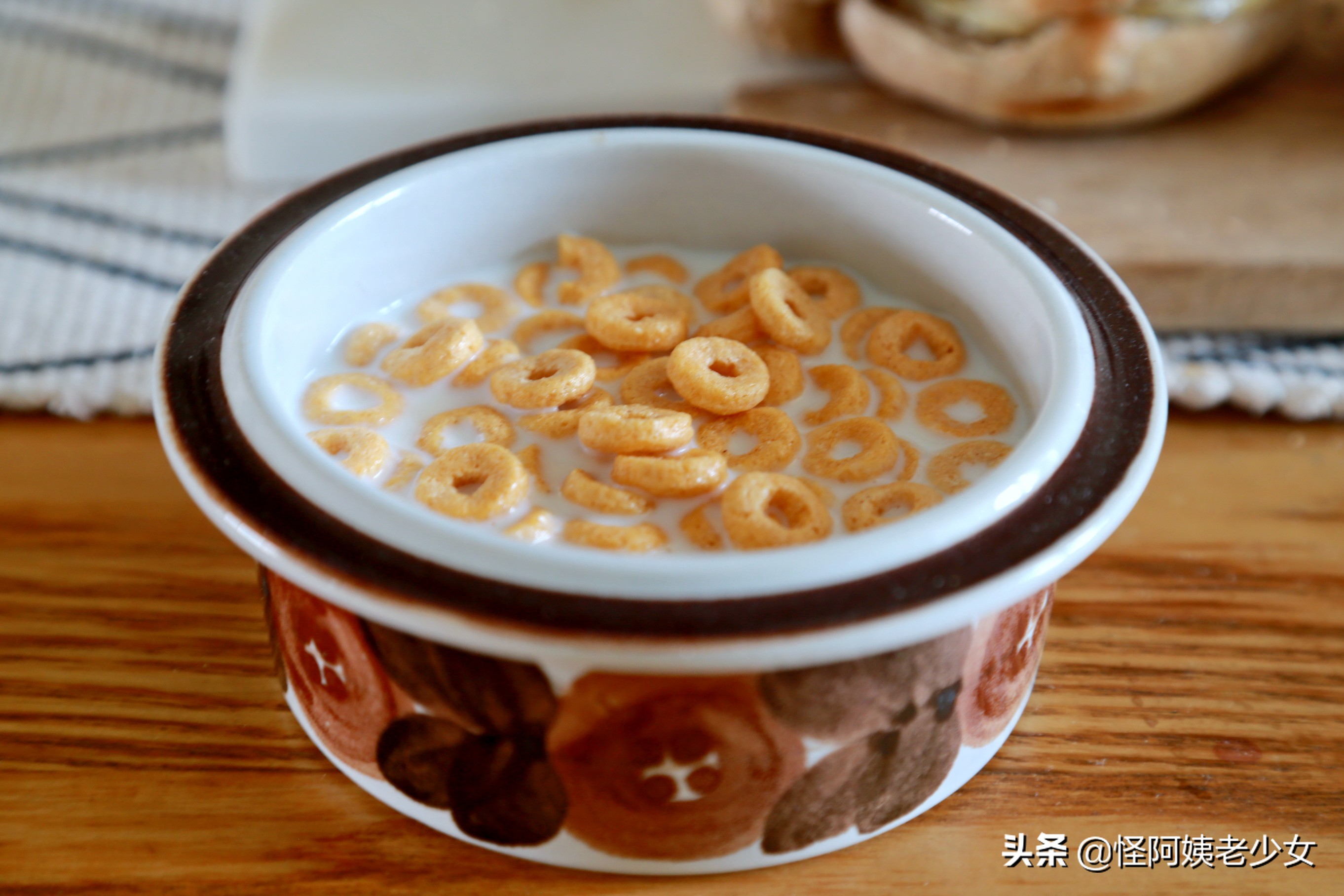 杯具难看才是悲剧，小食器要大气选，几个经典品牌闭眼买也不会错