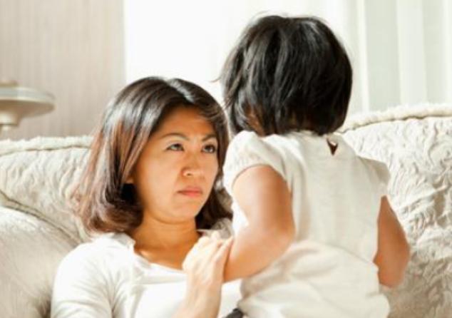 妹妹“泡奶浴”走红，由哥哥用整罐奶粉调制，网友：暴风即将到来