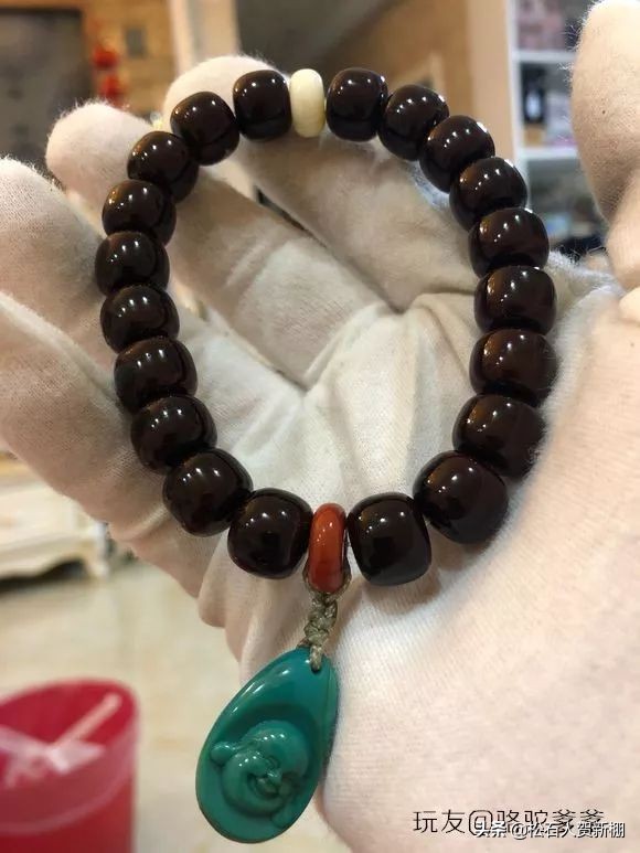 最容易盘出包浆的手串,盘玩包浆后变黑的文玩