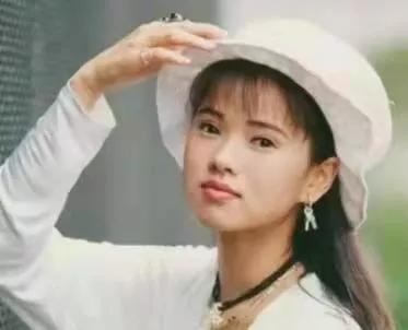 伊能静的坎坷情史:亲手葬送23年感情,离婚后嫁秦昊收获幸福