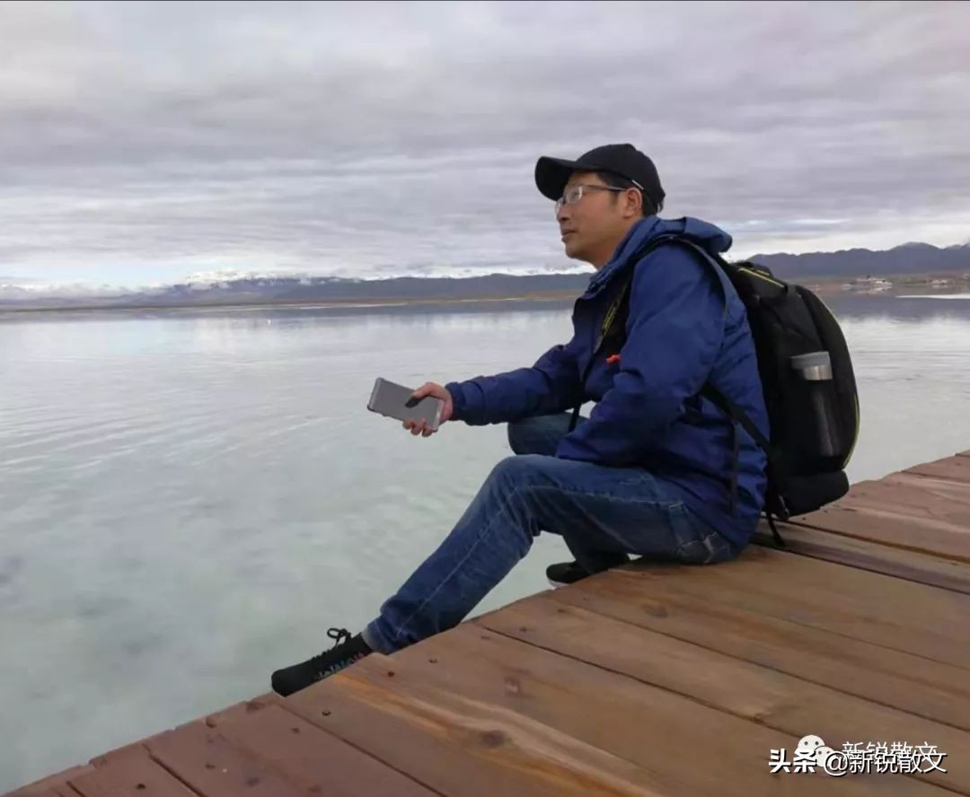 临近春节，又该掸尘了，父母去世后，老家已有三年时间没清扫过了