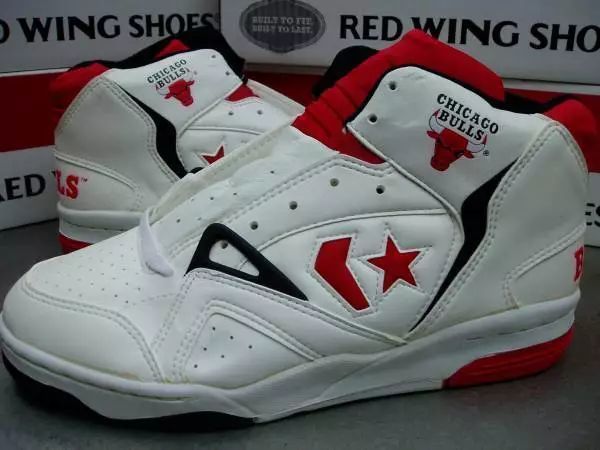 CONVERSENBA队徽鞋，中国鞋迷的篮球鞋启蒙圣物