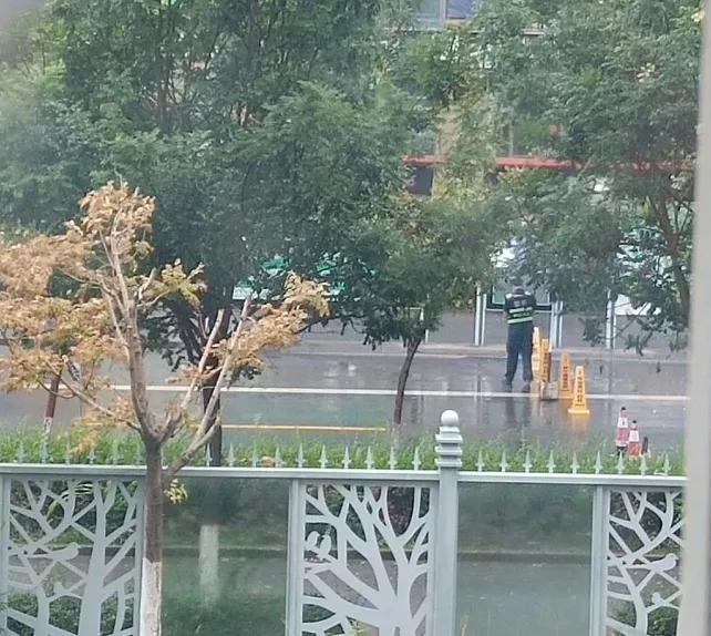 伊宁县疫情之下的我们,疫情期间医务人员不退缩