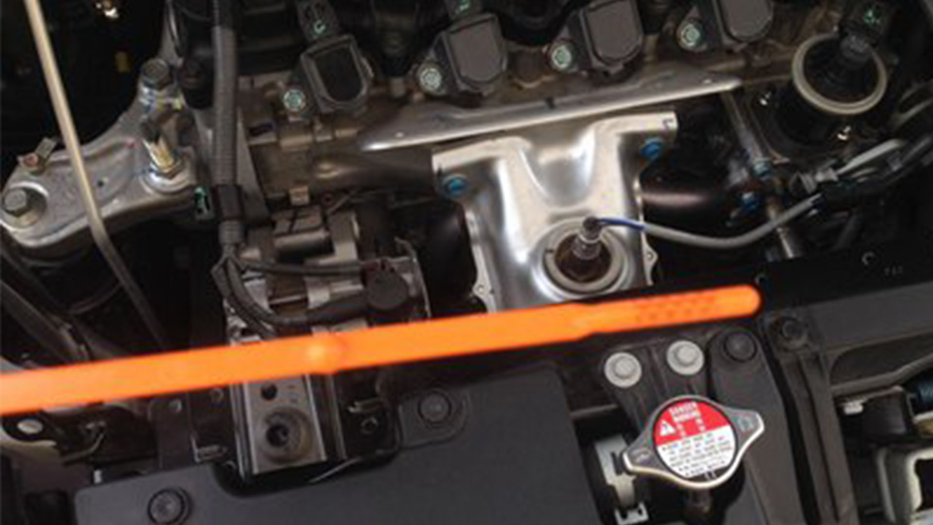 水井钻机动力头漏气漏油,挖机发动机机油进水一般是哪里