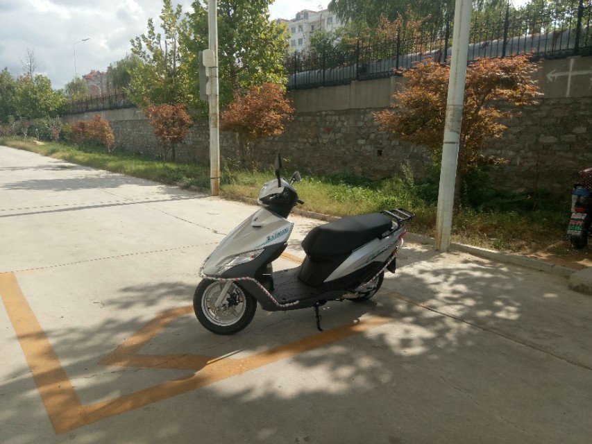 铃木uu125和uy125和ue125怎么选,铃木uu125踏板能放多大的外卖箱