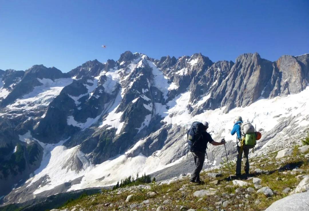 户外双肩背包哪个牌子好,户外旅游背包哪个牌子好
