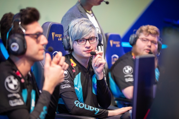 uzi黑粉带节奏,饭圈粉丝攻击性