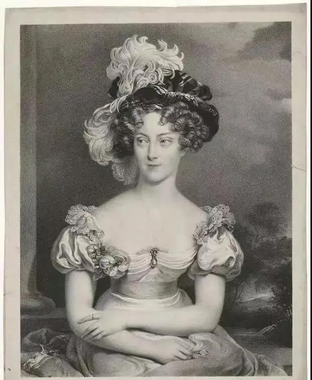 用“沉默”代言的rapper时尚爱物，“人间种草机”王菲超爱背的包