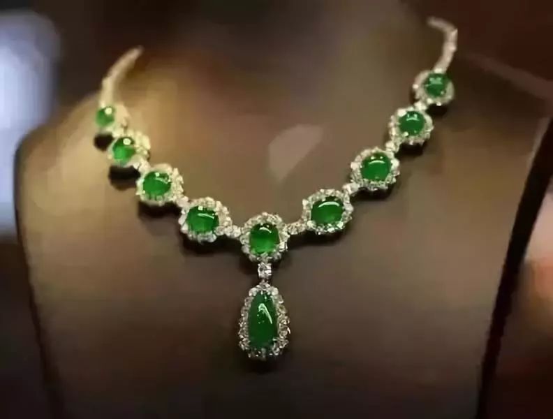 缅甸翡翠玉的鉴别方法,缅甸翡翠怎么判断好坏