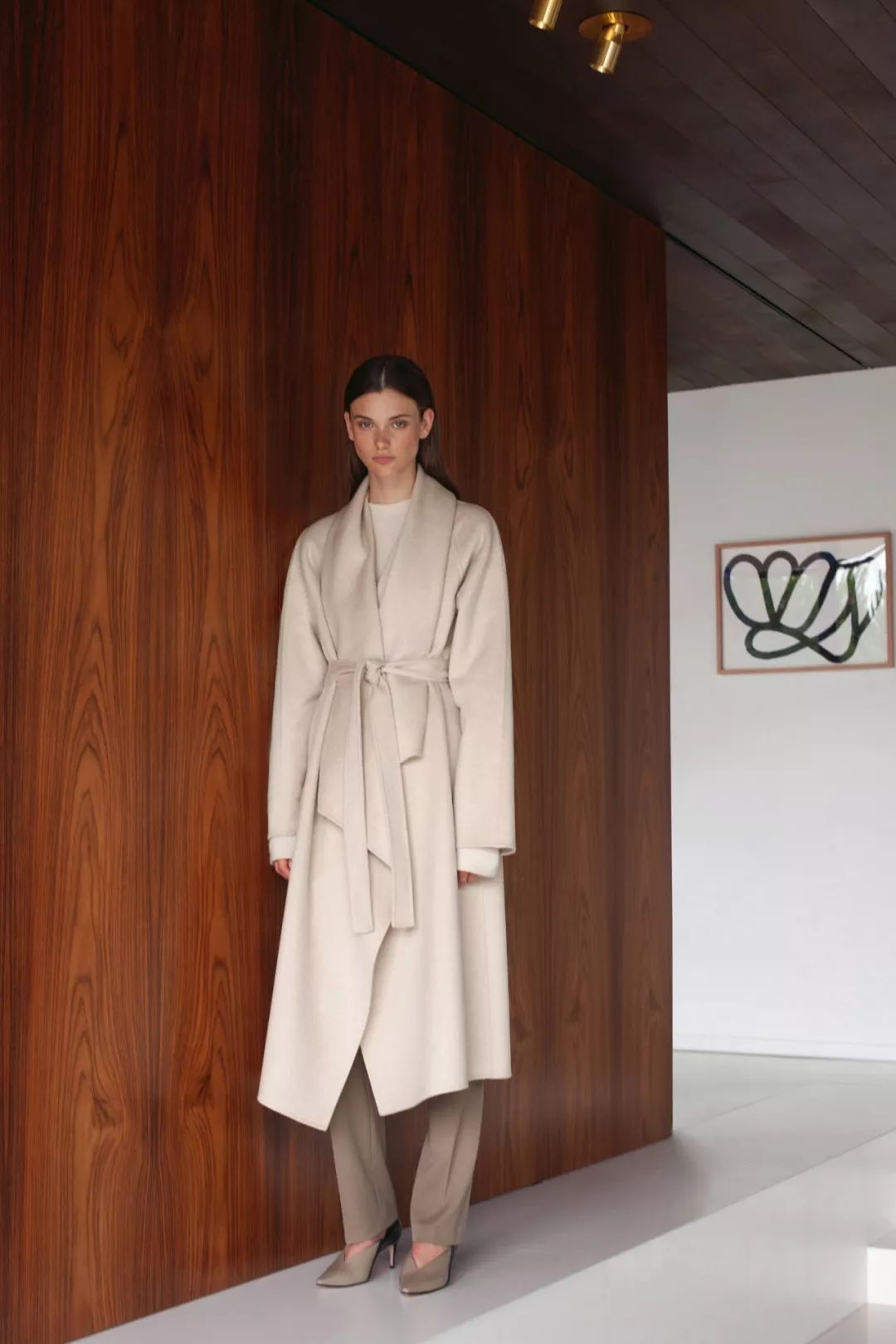 羊绒大衣怎么搭配裤子和打底好看,毛呢大衣穿着好老气