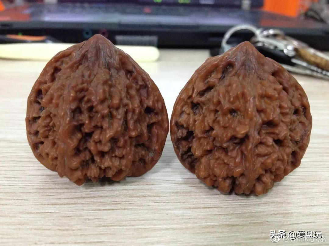 核桃盘时间长了为什么会变红玉化,盘的核桃发霉了怎么办