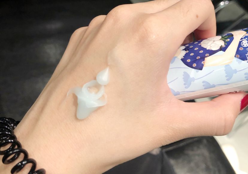 世界顶级手模出镜一次赚4万 (世界最漂亮手模)