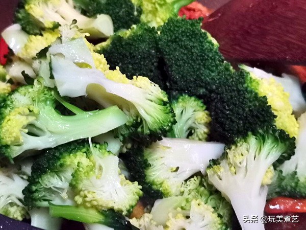 干锅不放葱,干锅西兰花五花肉的做法