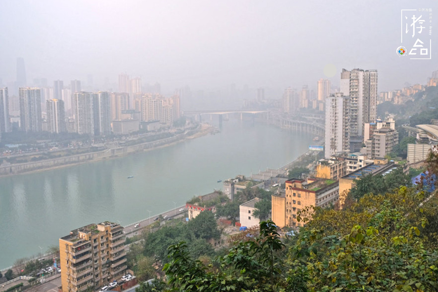 因为大街上看不见自行车，所以重庆人不会骑？你也太小看我们了吧