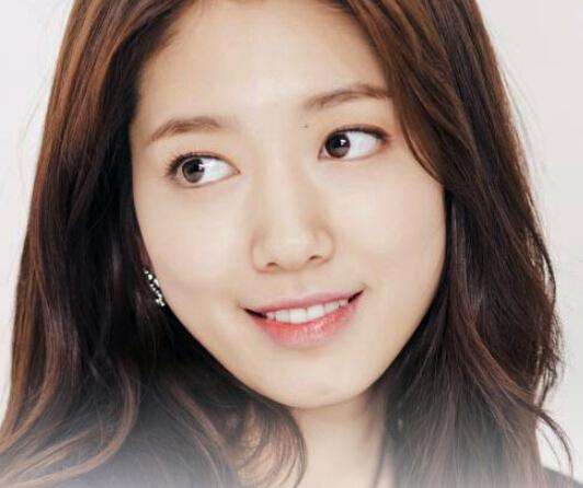 初入职场胖女生穿搭,初入职场的女生怎么穿衣