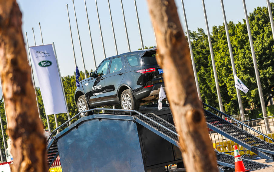 路虎发现神行2018款240pshse版,路虎发现神行2018款240psse版